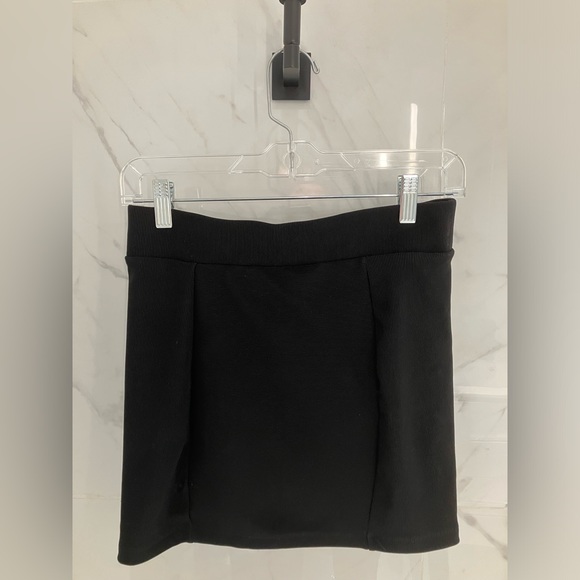 Black Ribbed Skirt - Size 6 - Picture 3 of 3